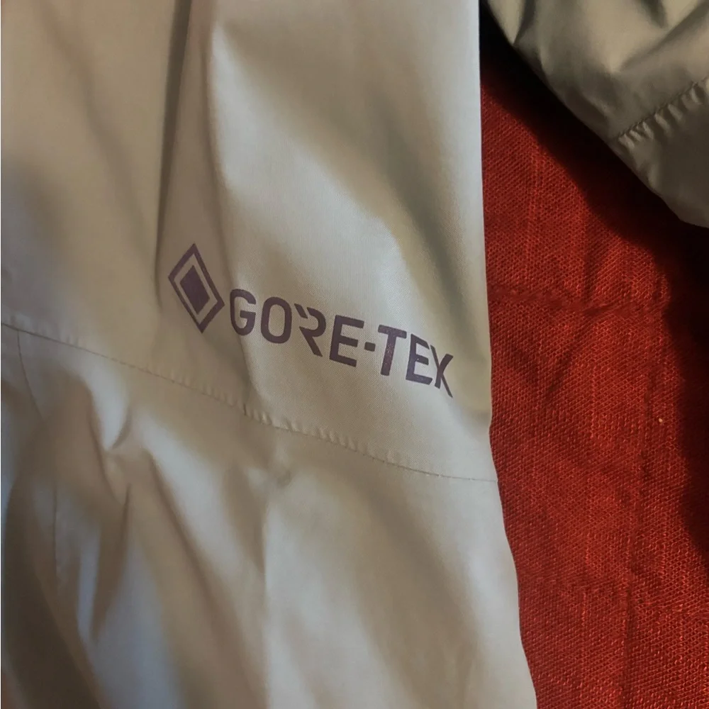 Burton Women's AK Gortex Ski Jacket - M Excellent condition - Picture 6 of 9